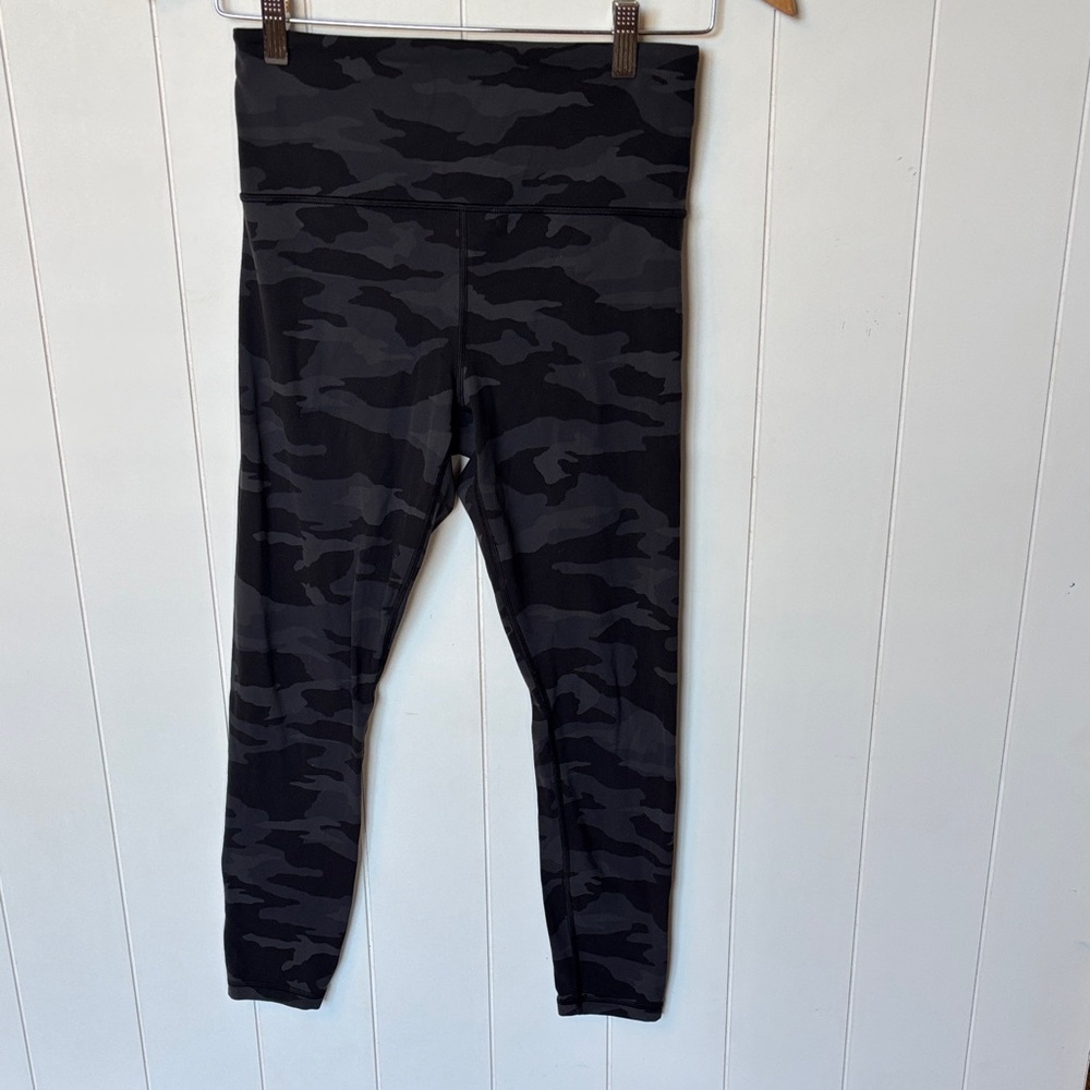 Athleta Elation Camo 7/8 tights! Size small